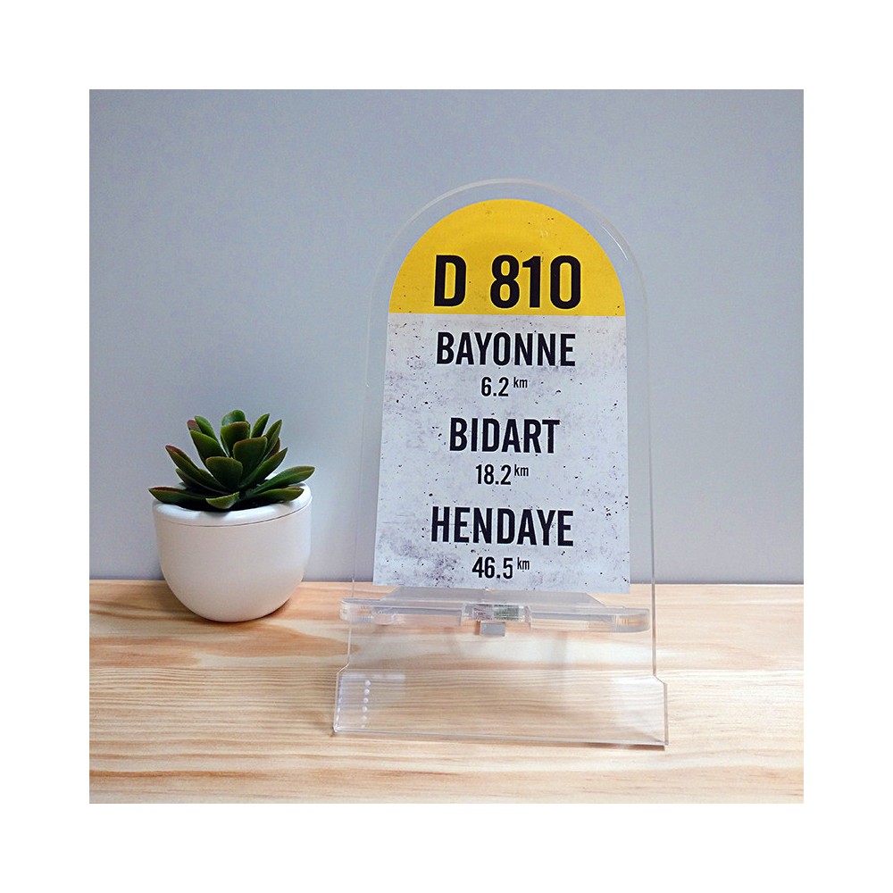 Borne Pays Basque D810 – Support de Téléphone Plexiglas